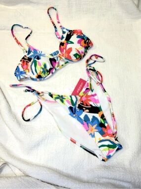 Xhilaration 2 piece Underwire Bikini Tropical Print Set -  Size Medium - NEW
